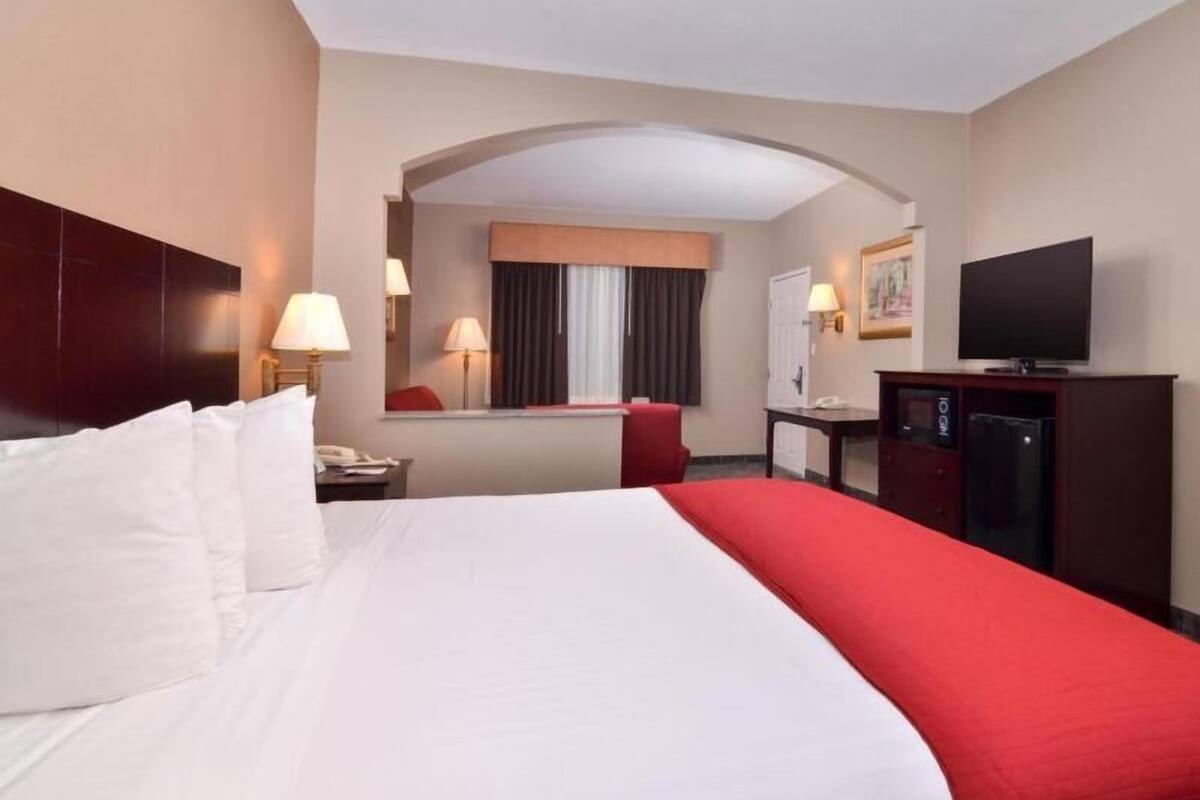 Iron/ironing board, free WiFi, bed sheets