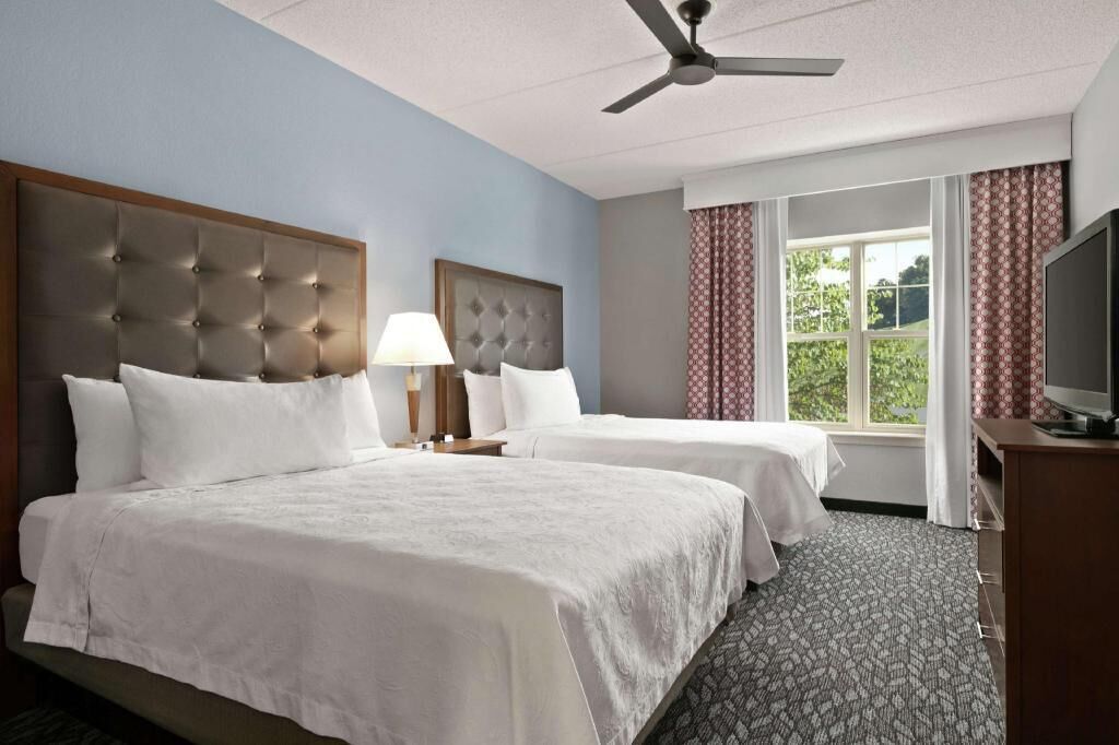 Hypo-allergenic bedding, in-room safe, desk, laptop workspace