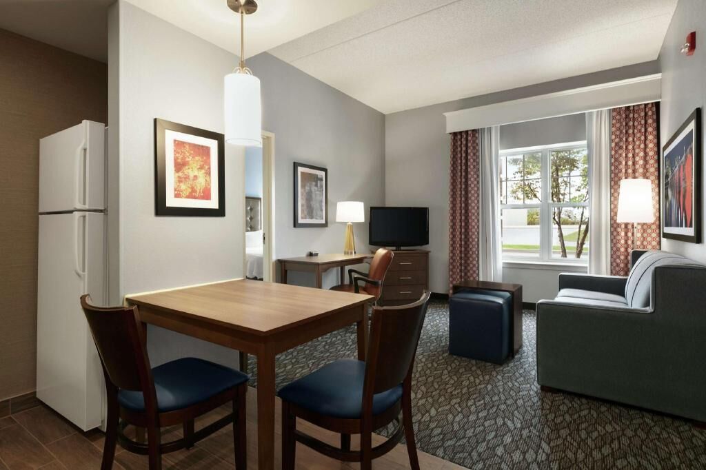 Living area | 37-inch flat-screen TV with cable channels, TV