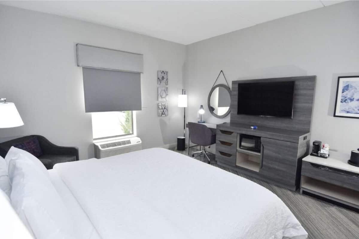 Blackout drapes, iron/ironing board, free WiFi, bed sheets