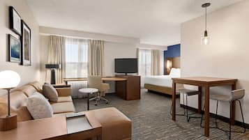 Studio, 1 Queen Bed with Sofa bed | 1 bedroom, in-room safe, desk, laptop workspace