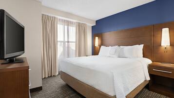 Cofres nos quartos, escrivaninha, espaço de trabalho para notebook