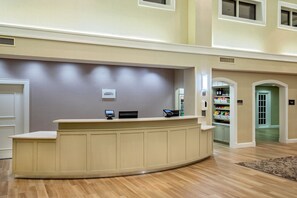 A reception desk with a nameplate, a digital kiosk, and a counter. - Residence Inn by Marriott Norfolk Airport (Norfolk)