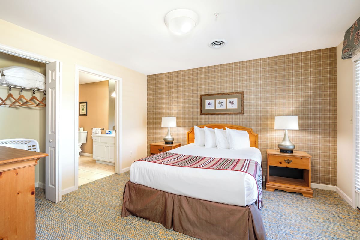In-room safe, iron/ironing board, bed sheets