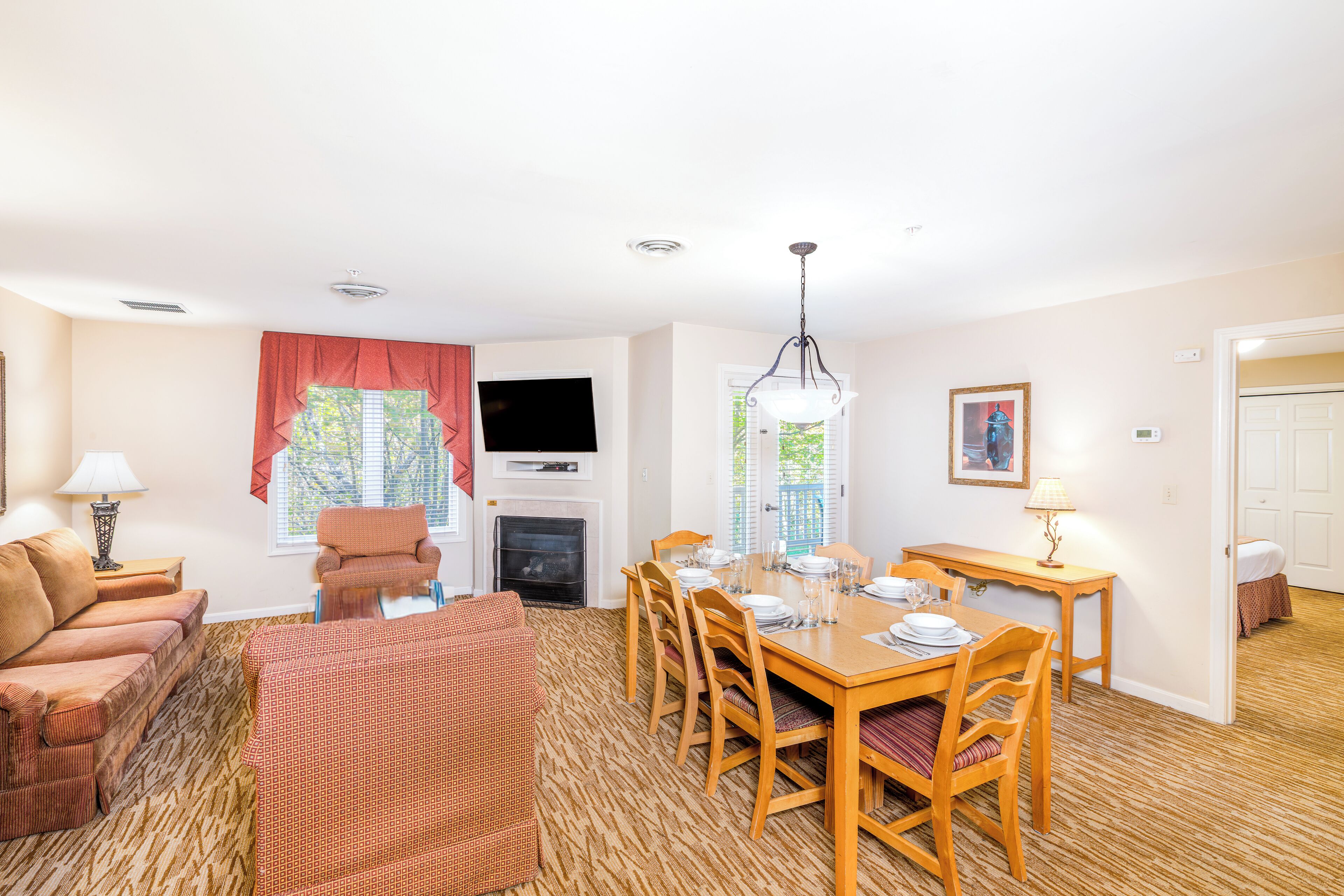 Coffre-fort, fer et planche à repasser, literie fournie