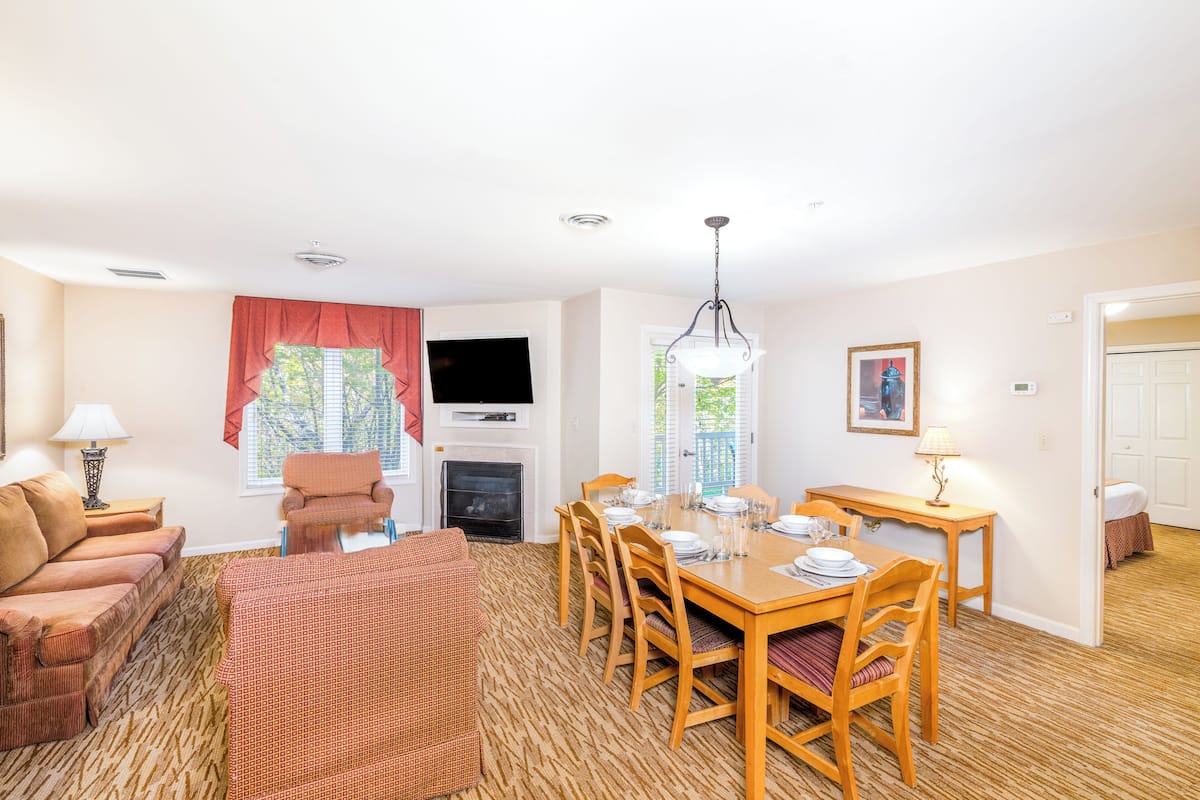 Coffre-fort, fer et planche Ă repasser, literie fournie