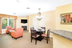 Dining room - Vacation Village in the Berkshires (Williamstown)