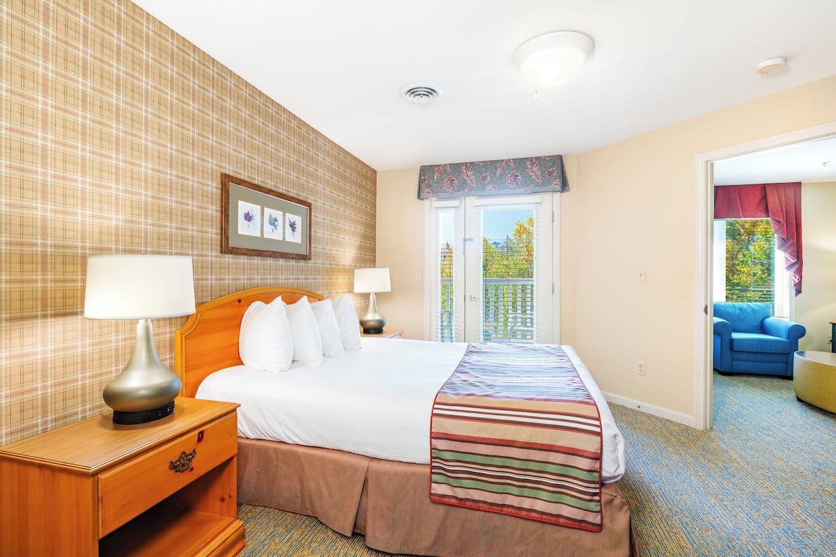 In-room safe, iron/ironing board, bed sheets
