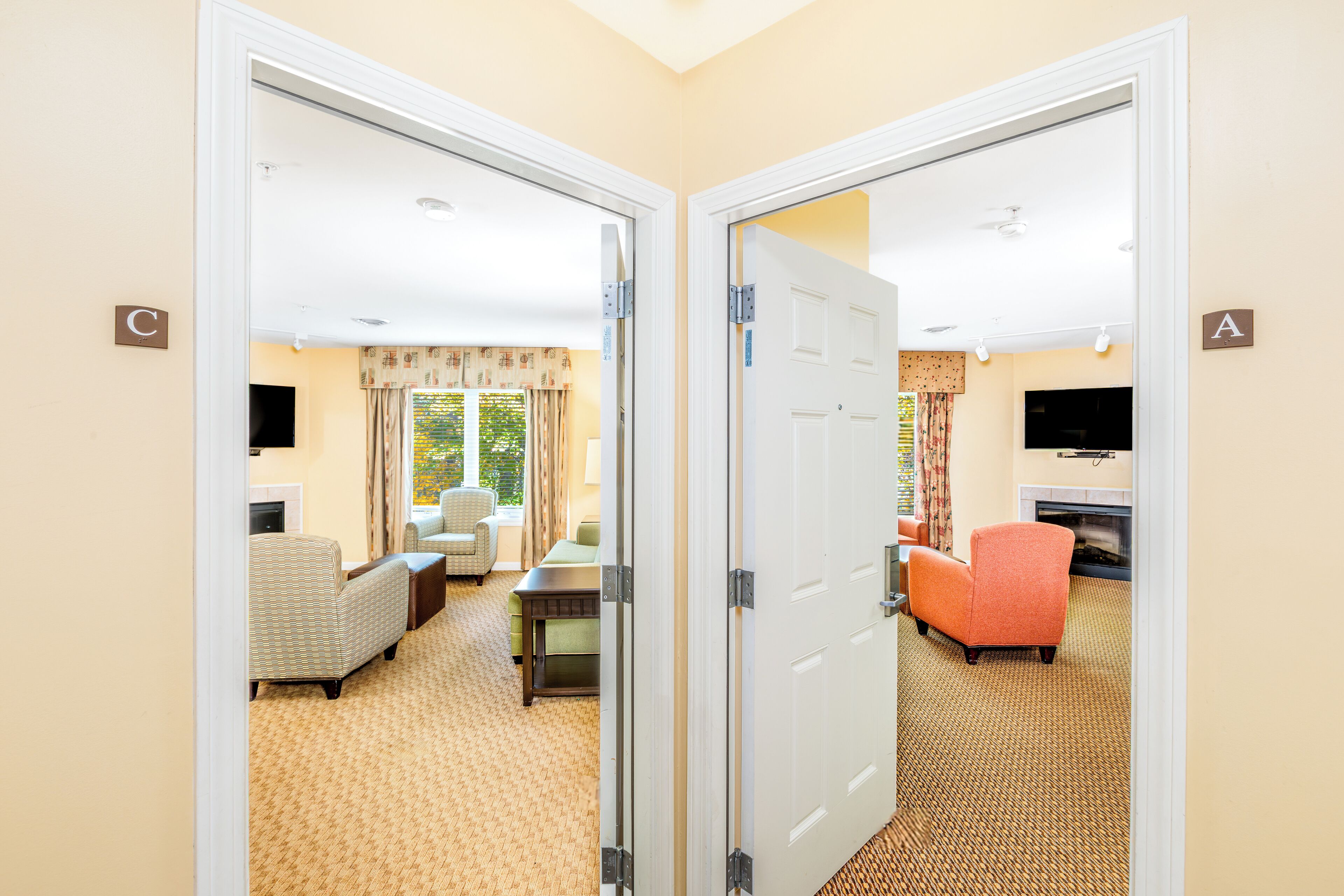 Suite luxueuse, 2 chambres | Coffre-fort, fer et planche à repasser, literie fournie