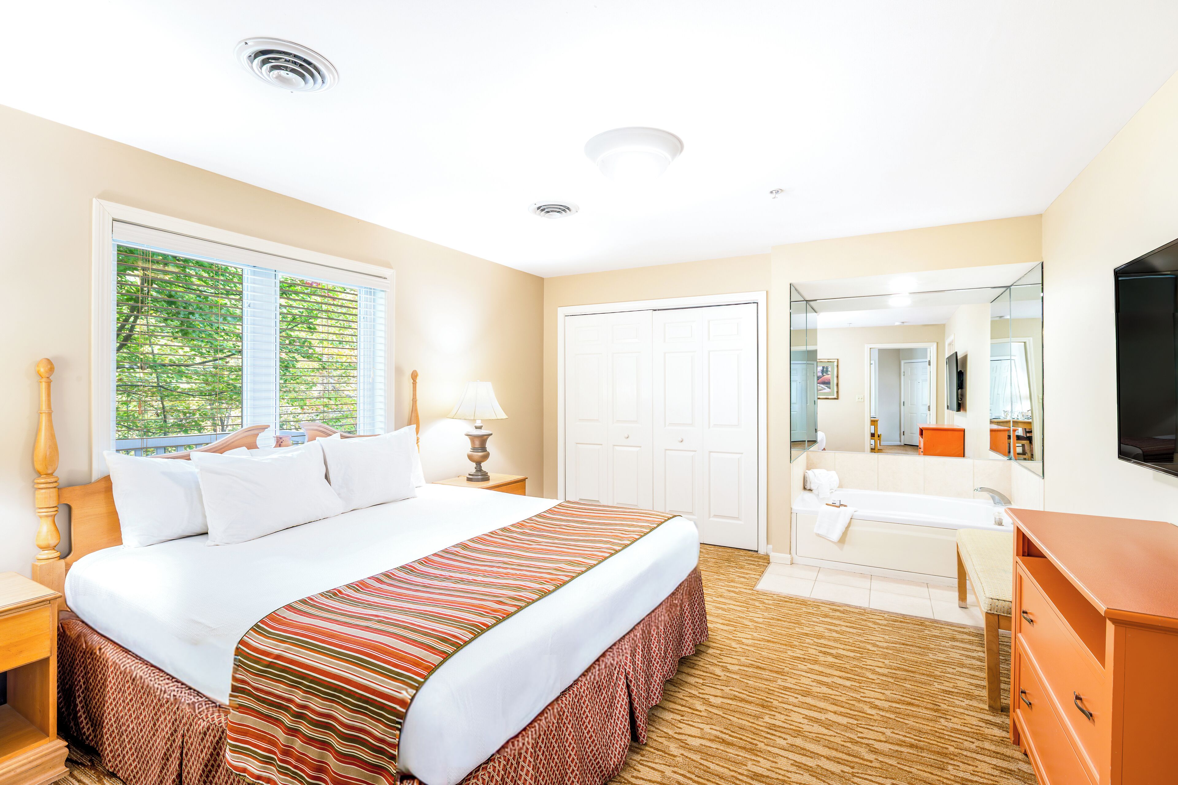 In-room safe, iron/ironing board, bed sheets