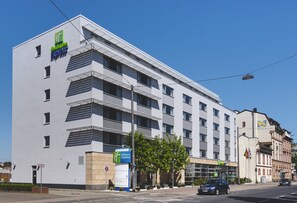 Exterior - Holiday Inn Express Frankfurt Messe by IHG (Frankfurt)