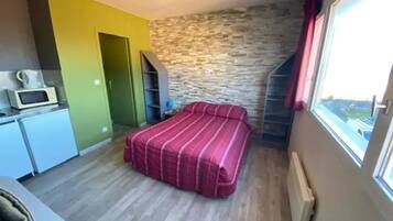Double Room | Desk, soundproofing, free cots/infant beds, free WiFi