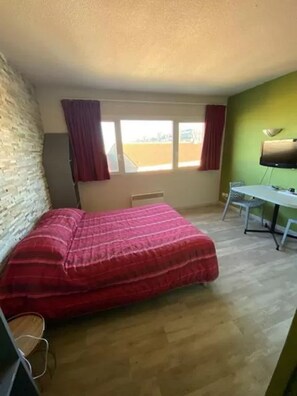 Habitación doble | Escritorio, sistema de insonorización, cunas gratuitas y wifi gratis