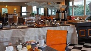 Daily buffet breakfast for a fee
