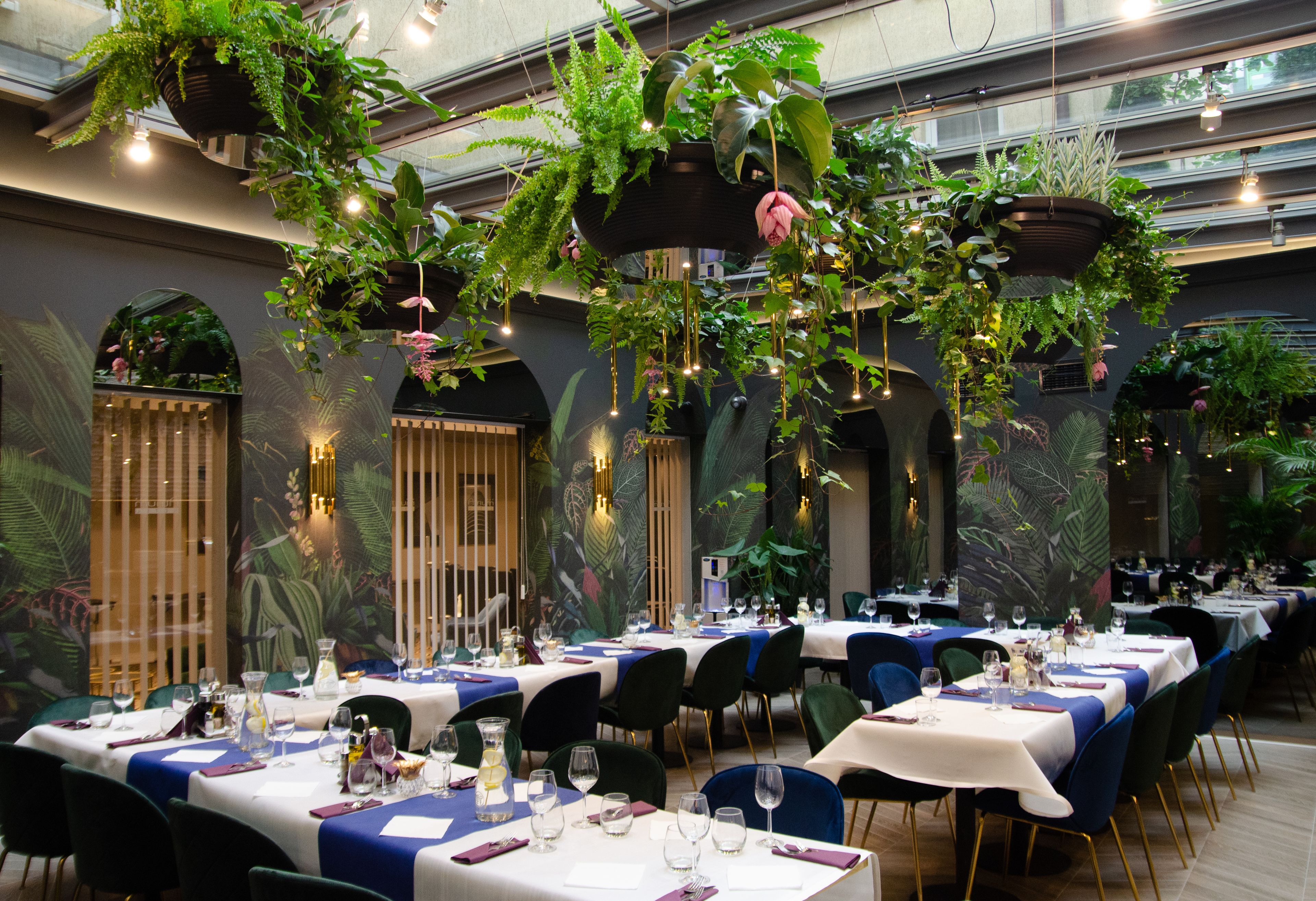 breakfast, lunch and dinner served