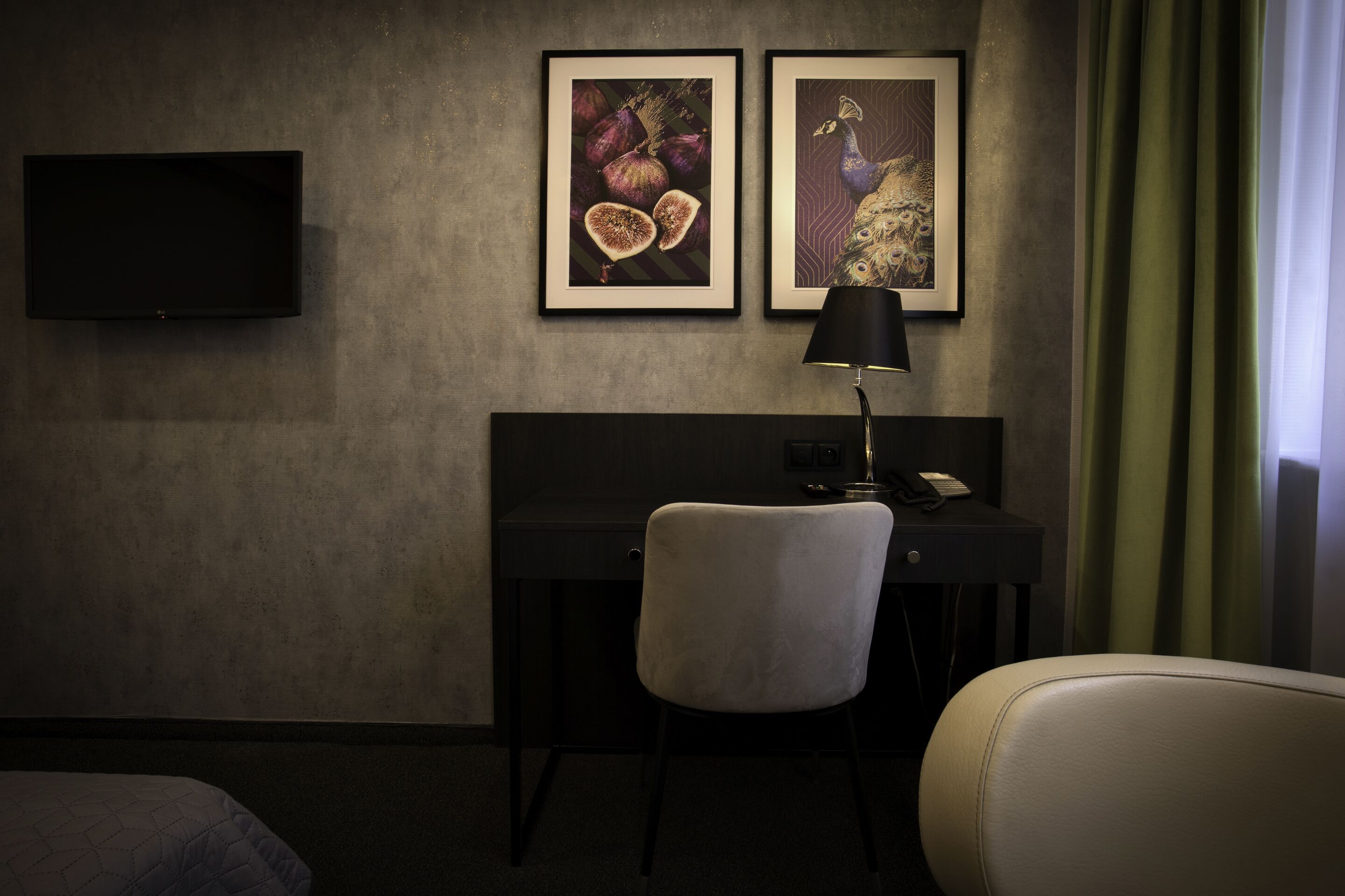 standard apartment, kitchenette | 1 bedroom, hypo-allergenic bedding, in-room safe, desk