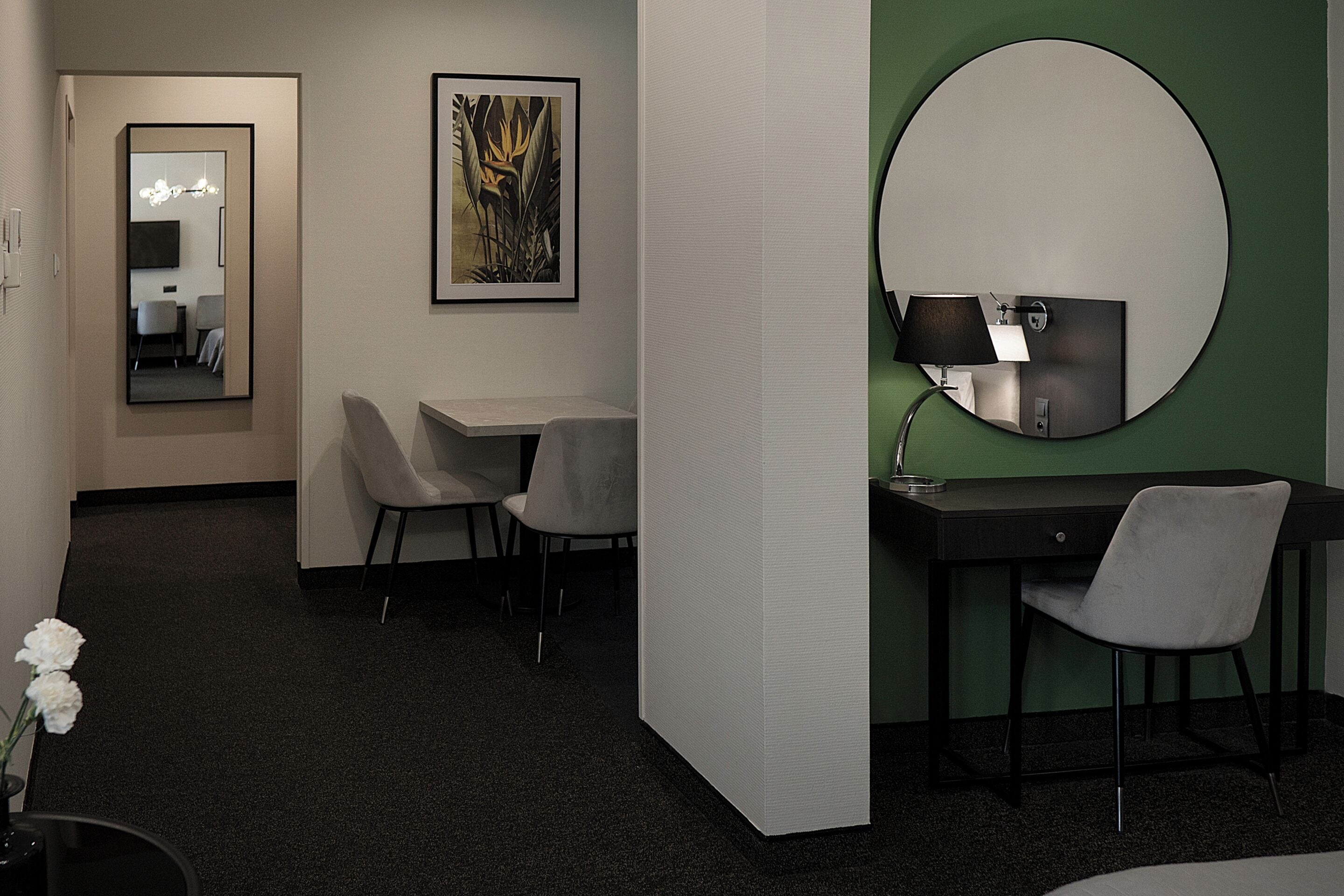 family room | 1 bedroom, hypo-allergenic bedding, in-room safe, desk