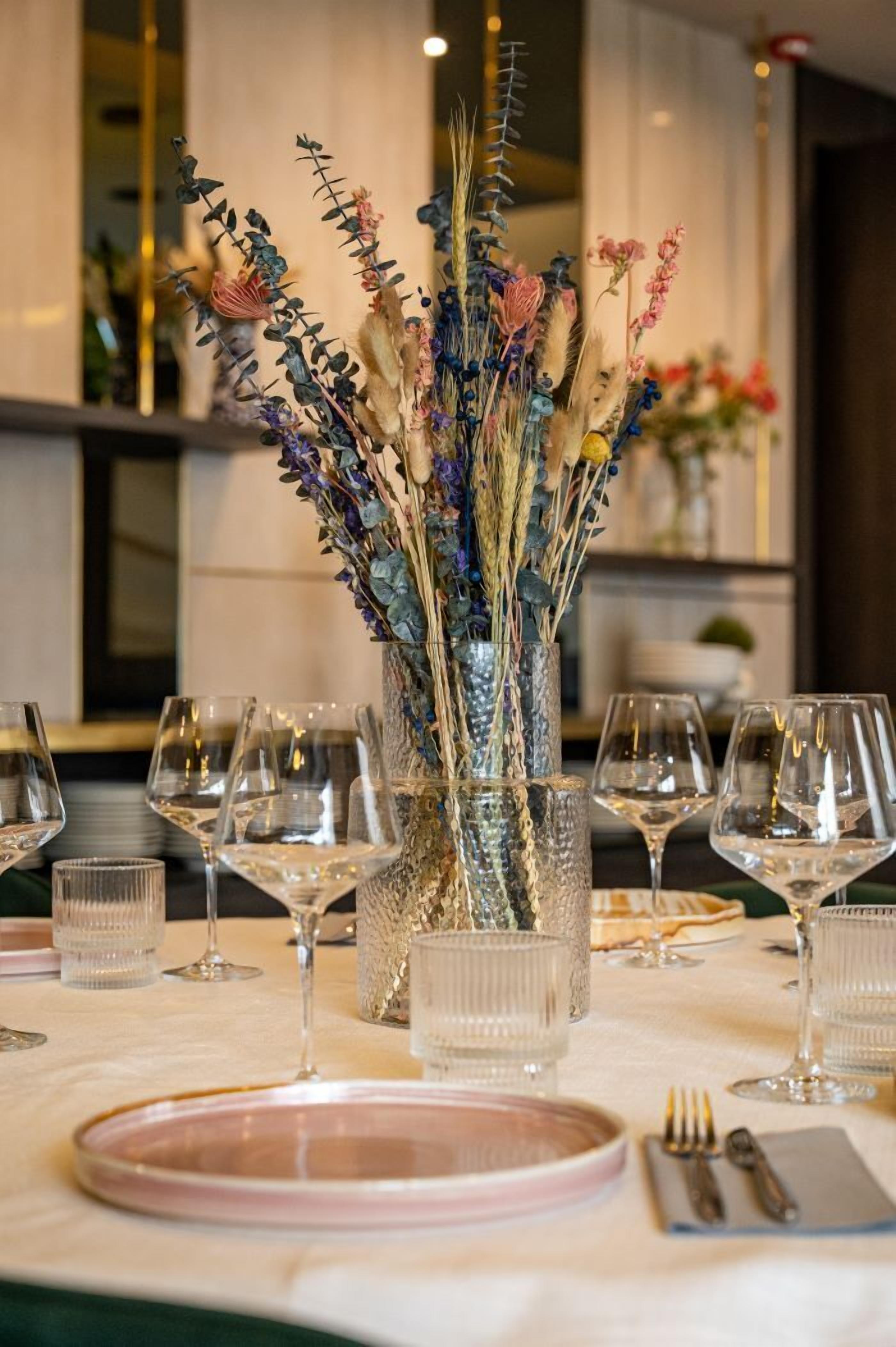 breakfast, lunch and dinner served