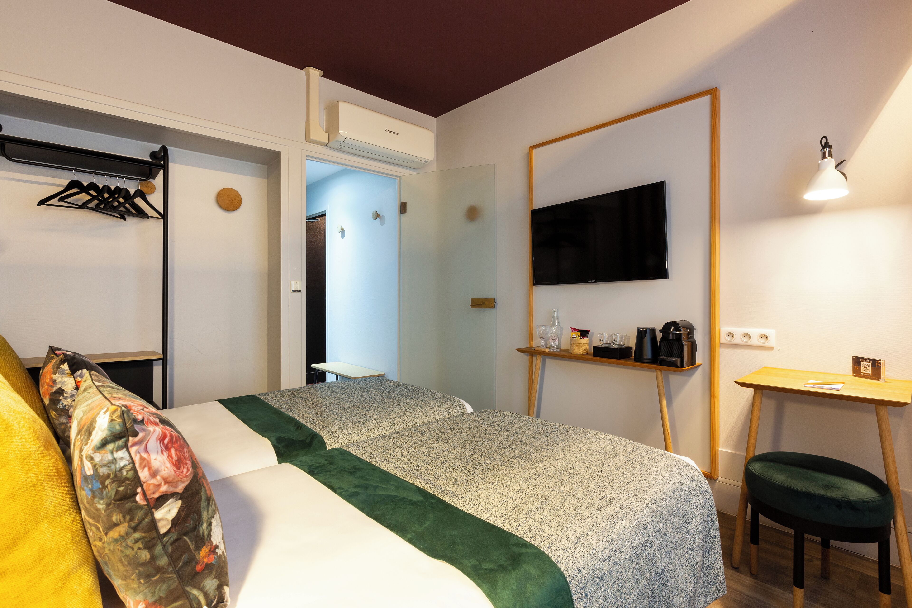 twin room | 1 bedroom, desk, laptop workspace, blackout curtains