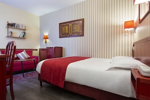 Double Room, Non Smoking, Private Bathroom | In-room safe, desk, iron/ironing board, free WiFi