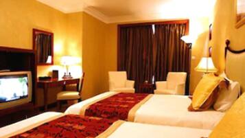 Chambre avec lits jumeaux, vue ville | Minibar, coffres-forts dans les chambres, bureau, rideaux occultants