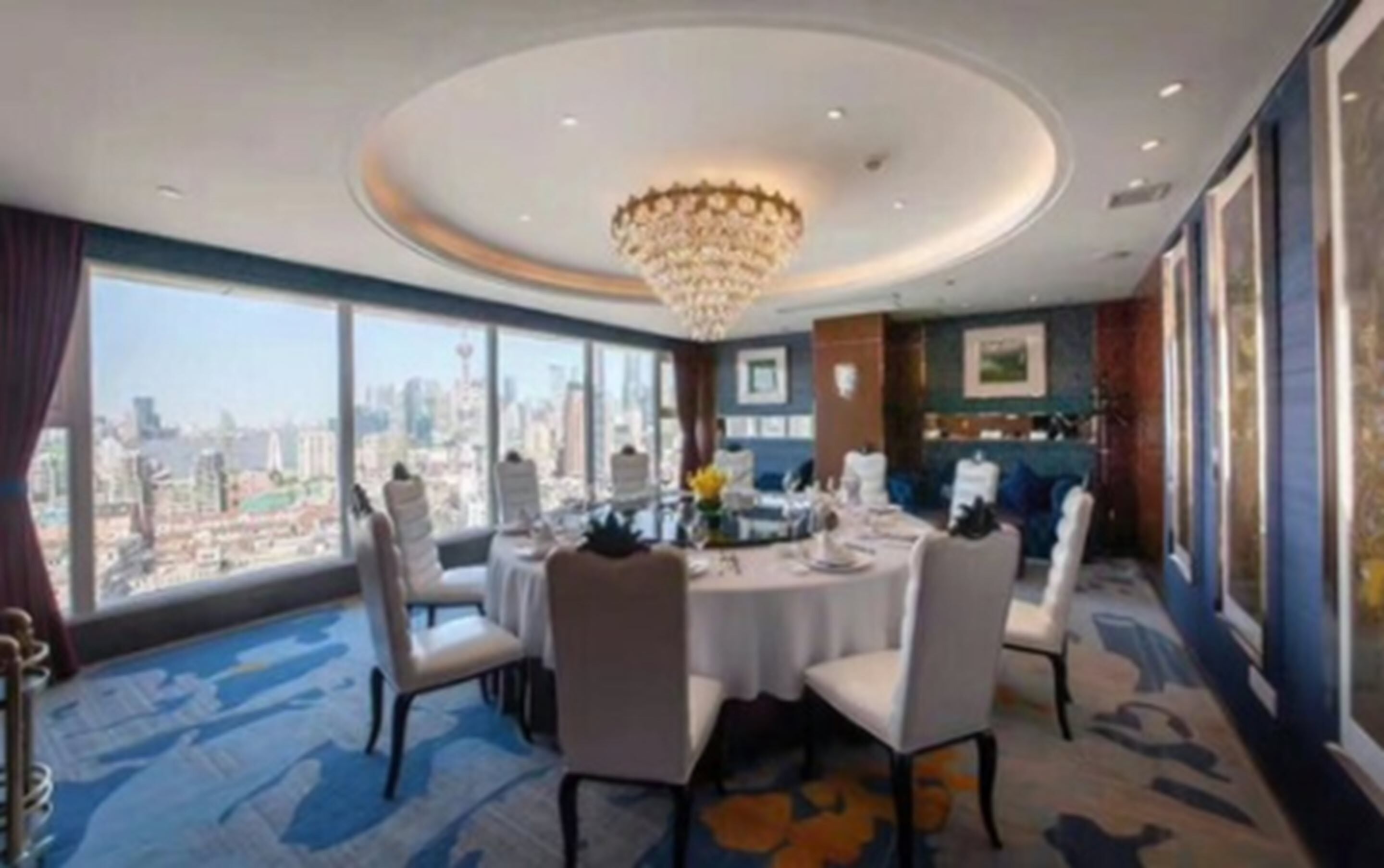 Breakfast, lunch and dinner served