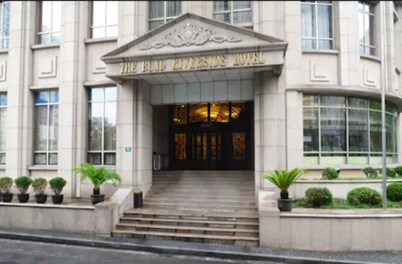The Bund Riverside Hotel
