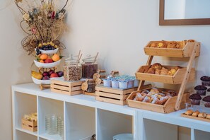 Daily buffet breakfast for a fee - Hotel Windrose (Rome)