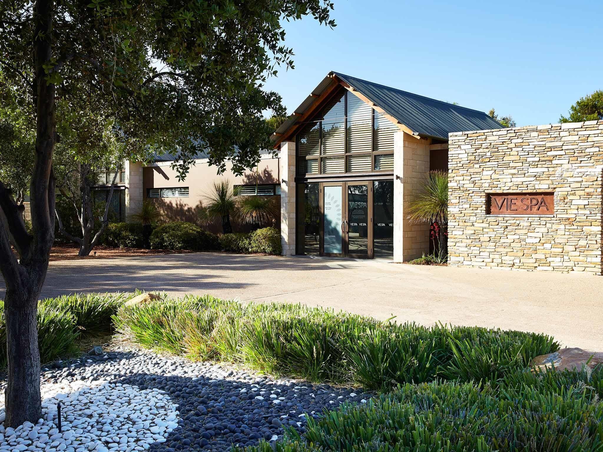 Couples treatment room(s), hot tub, body treatments, aromatherapy
