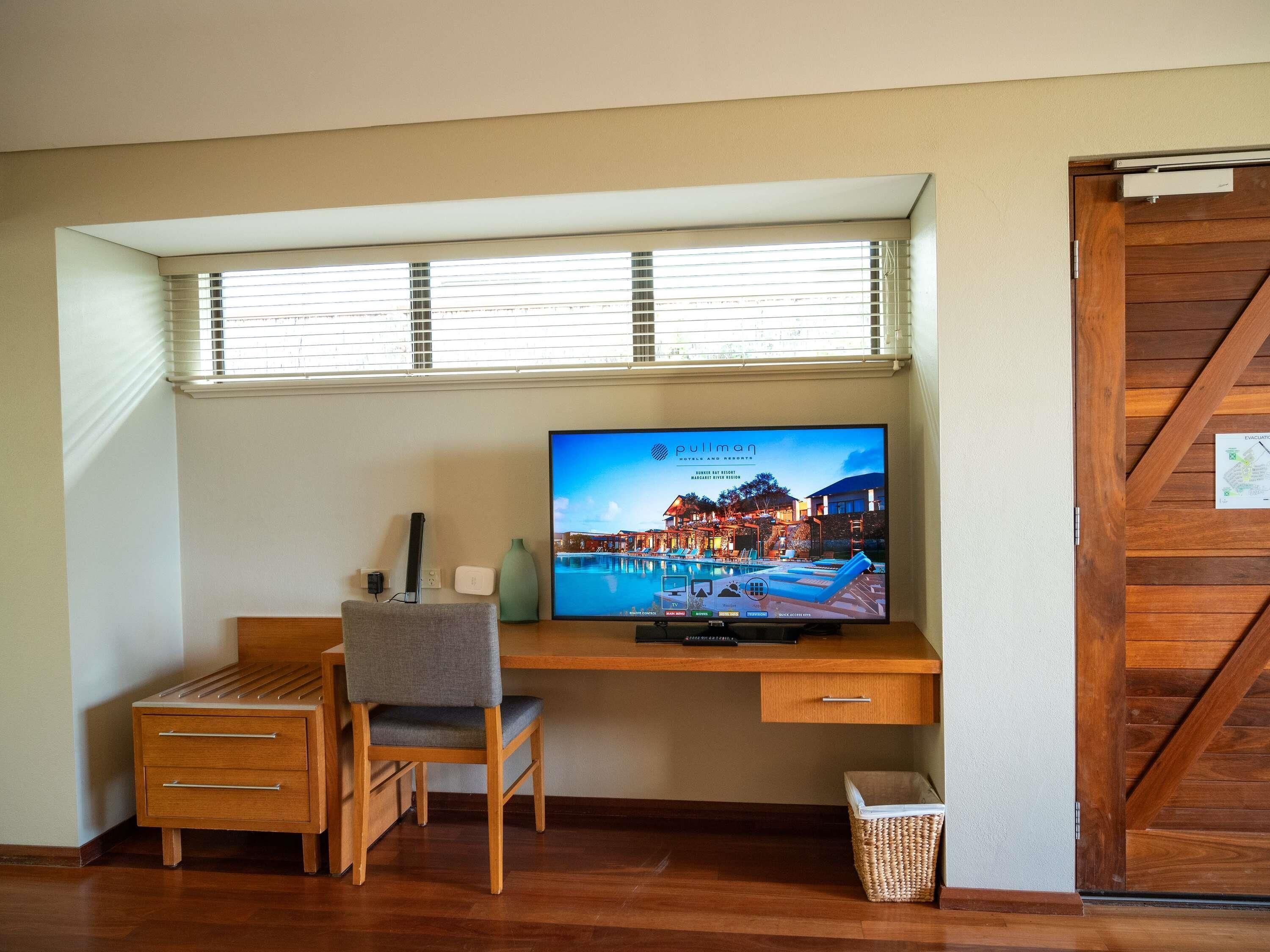 Egyptian cotton sheets, premium bedding, in-room safe, desk