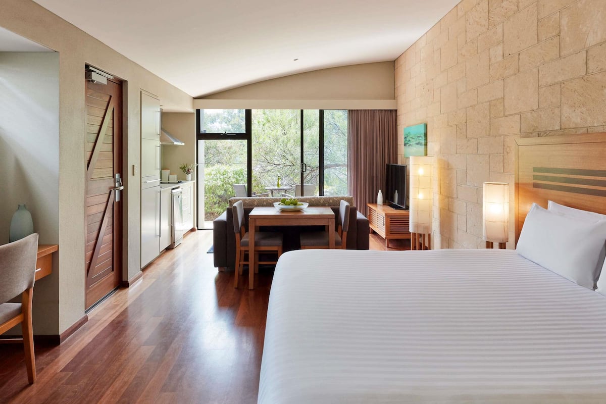3 bedrooms, Egyptian cotton sheets, premium bedding, in-room safe