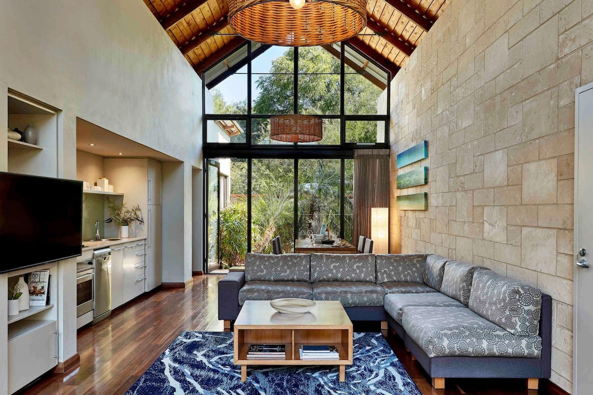 3 bedrooms, egyptian cotton sheets, premium bedding, in-room safe