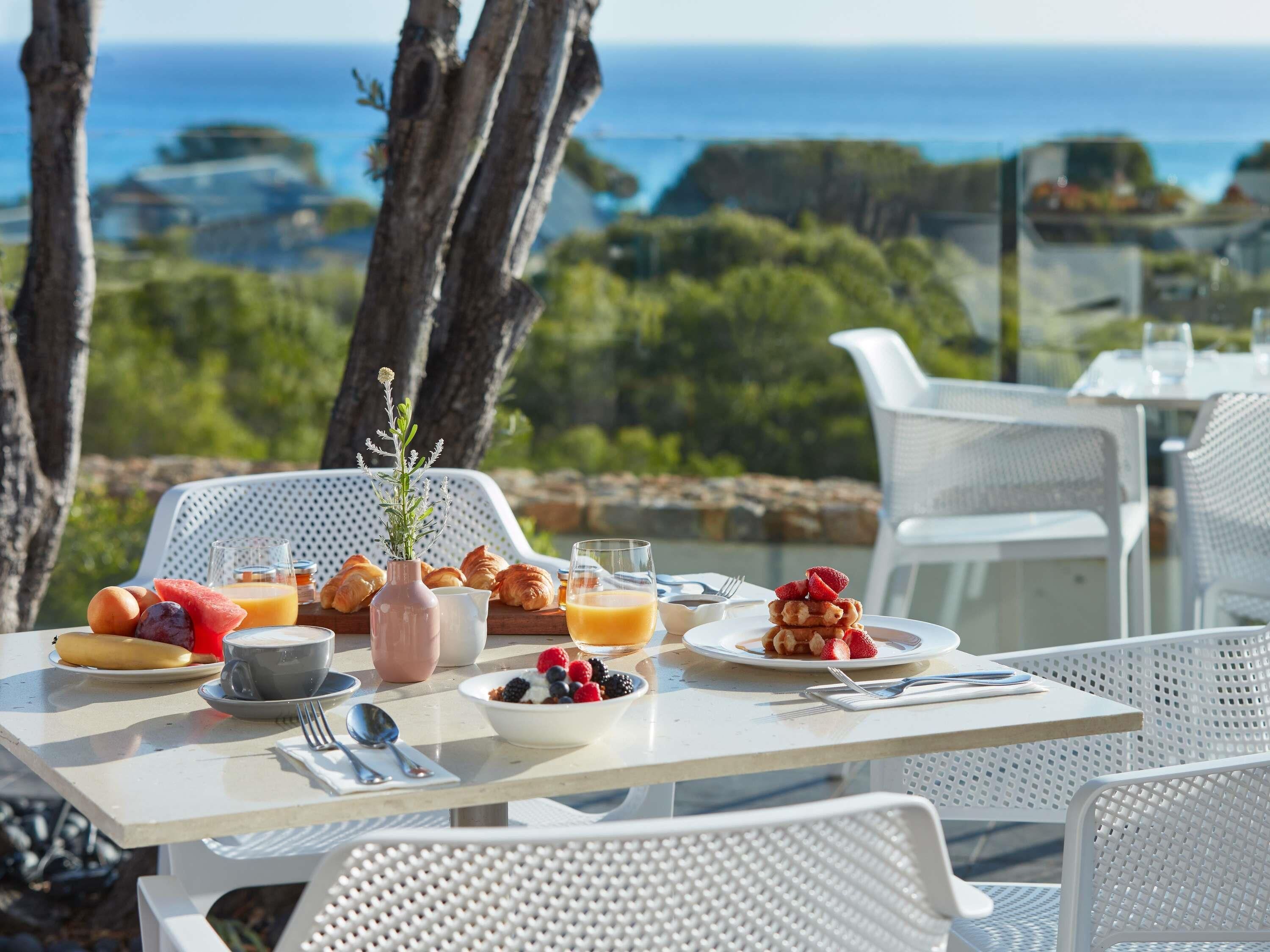 Daily buffet breakfast for a fee