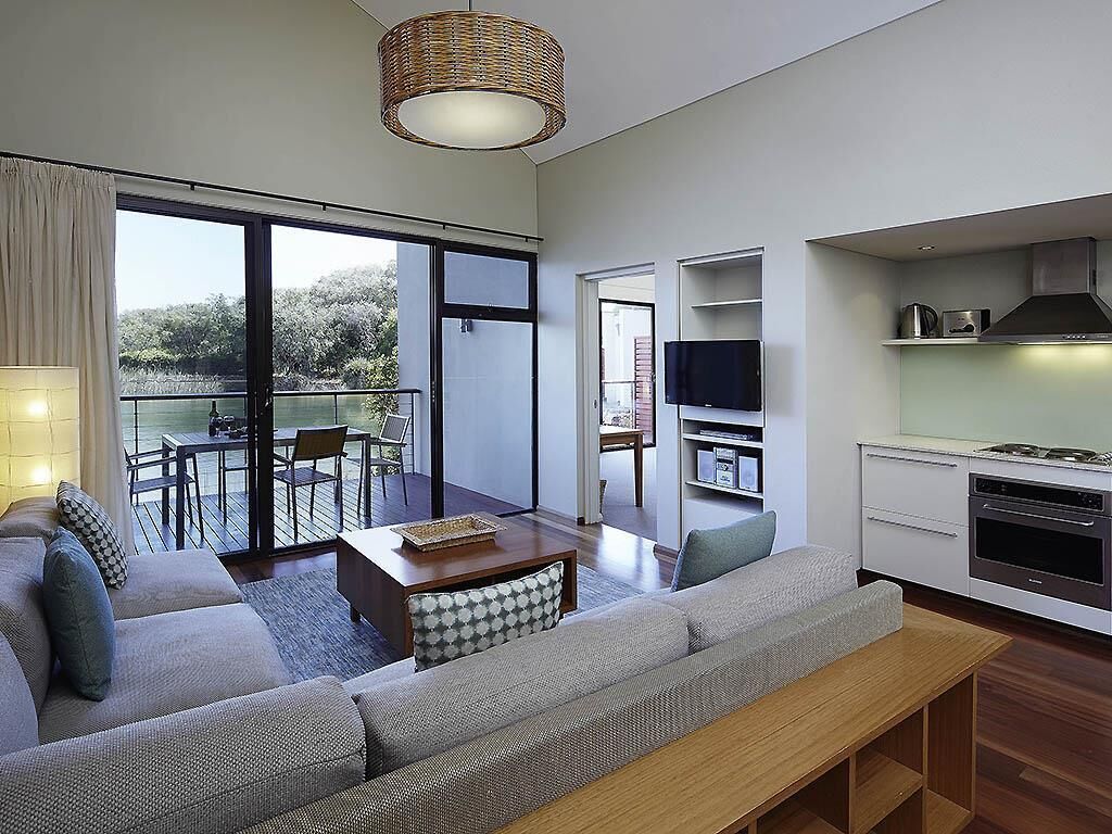 Room, One Bedroom, Lake View | Egyptian cotton sheets, premium bedding, in-room safe, desk
