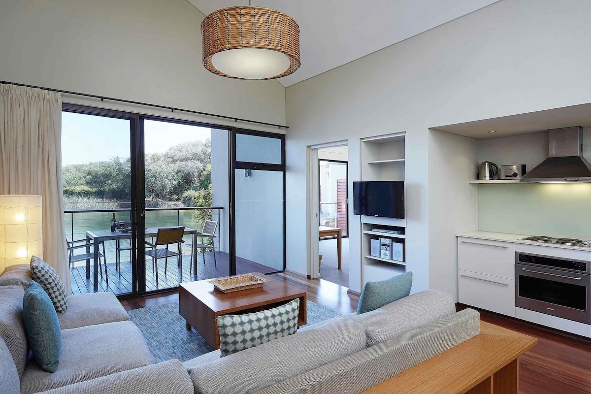 Room, One Bedroom, Lake View