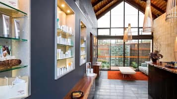Couples treatment room(s), hot tub, body treatments, aromatherapy