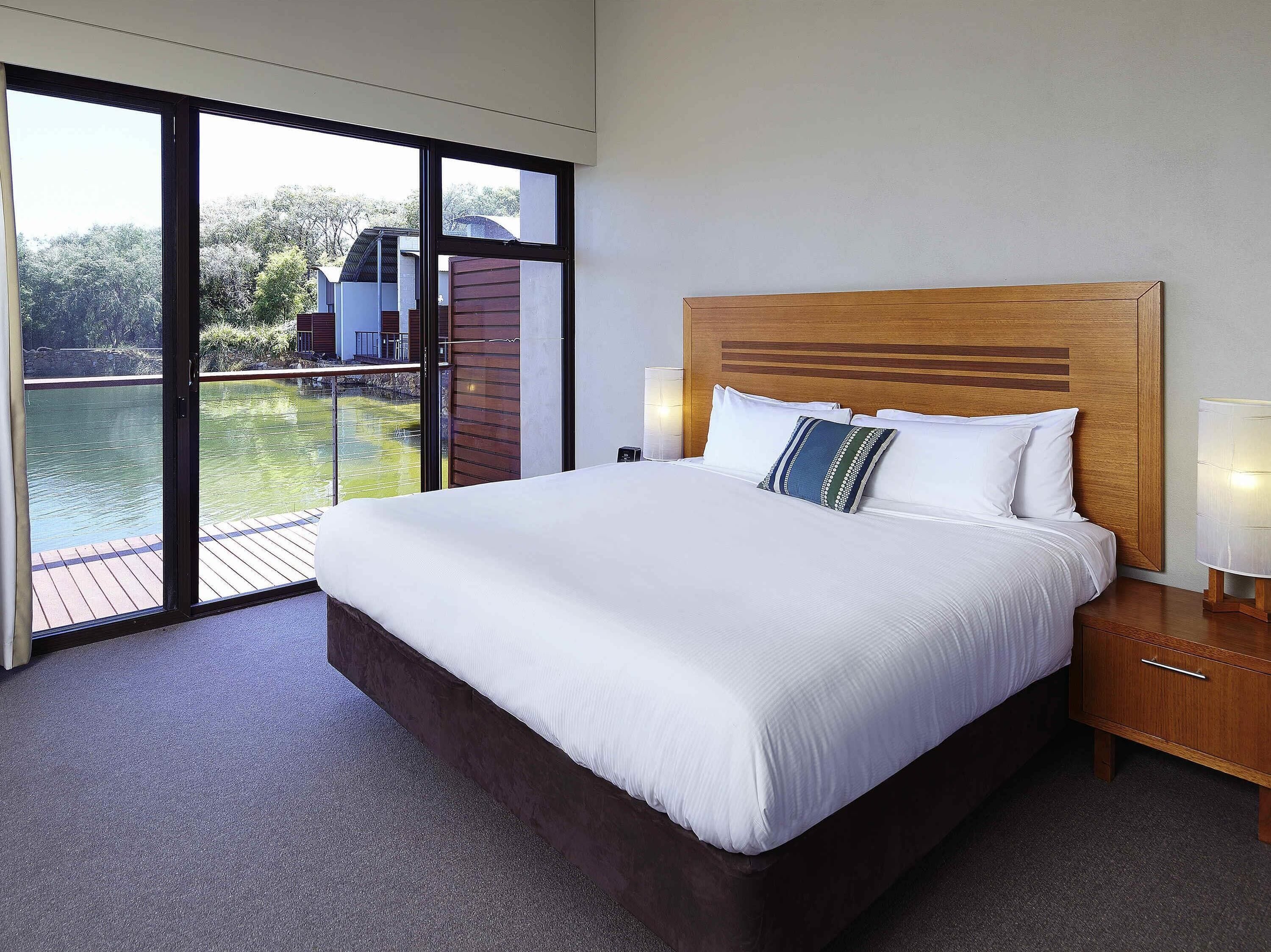 Room, One Bedroom, Lake View | Egyptian cotton sheets, premium bedding, in-room safe, desk
