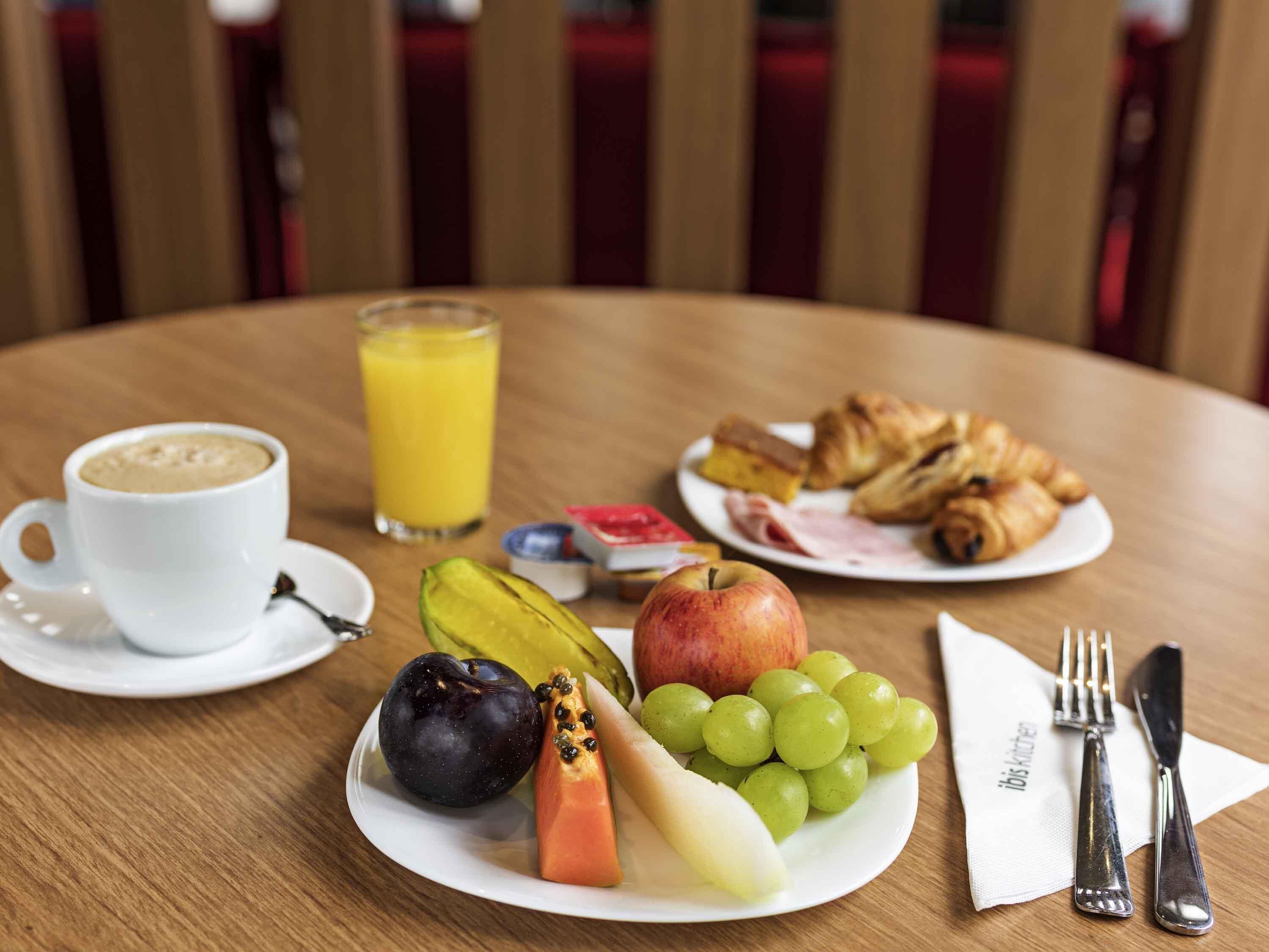Bữa sáng buffet hàng ngày với phụ phí nhỏ 