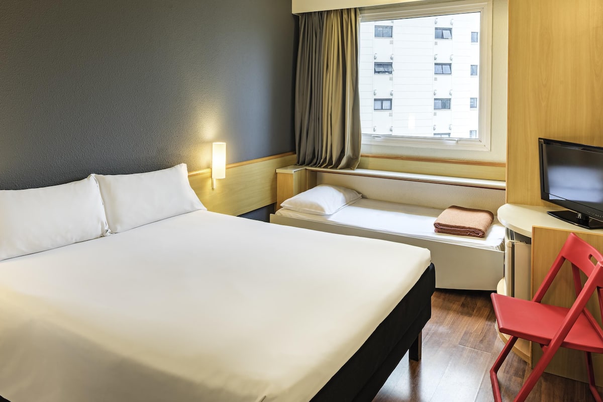 Minibar, in-room safe, desk, blackout curtains