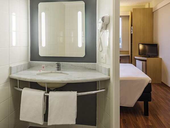Standard Apartment, 2 Single Beds | Minibar, in-room safe, desk, blackout curtains