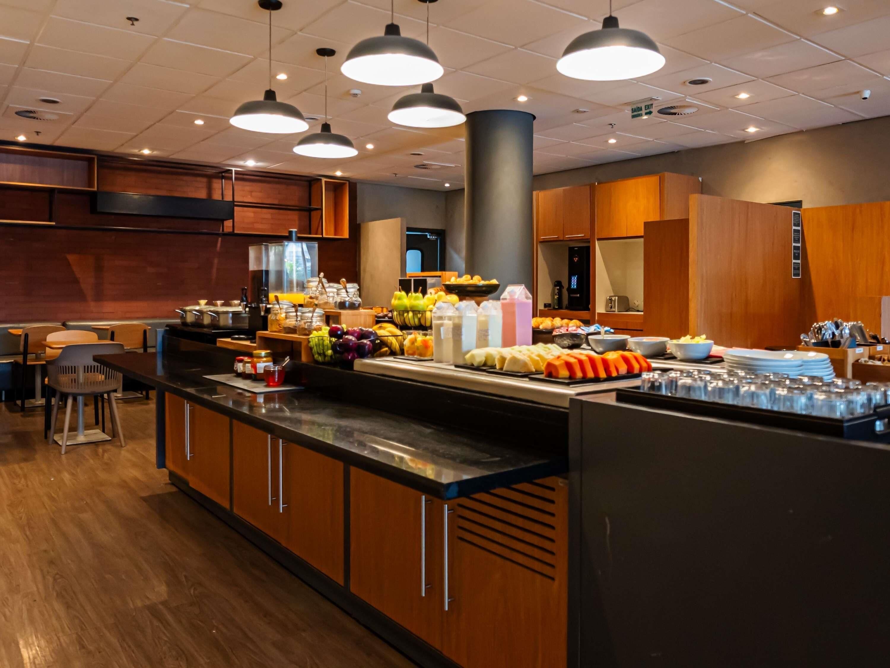 Café da manhã com buffet todos os dias mediante uma taxa