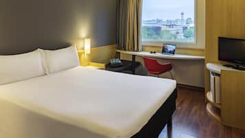 Standard Room, 1 Double Bed | Minibar, in-room safe, desk, blackout drapes