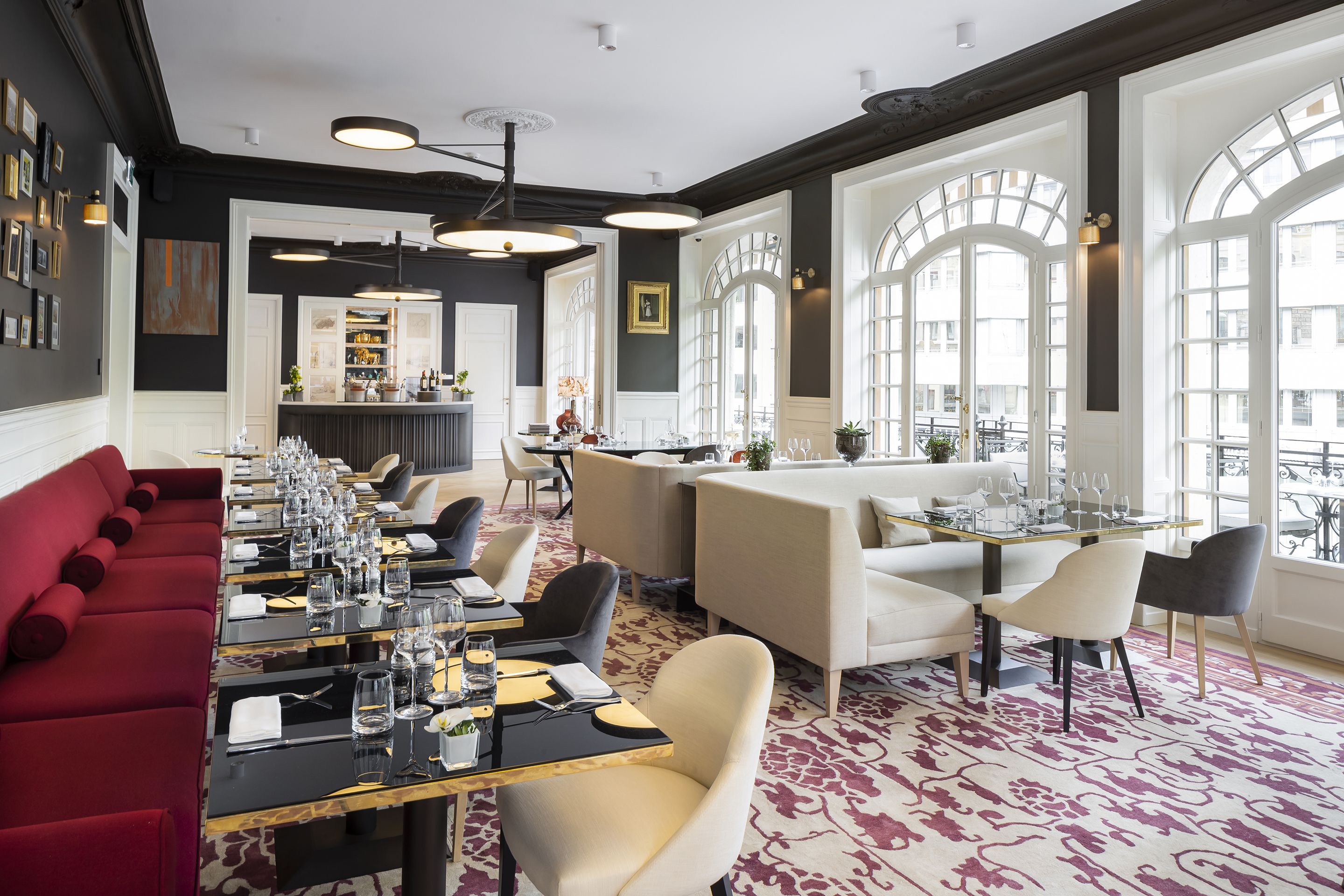 lunch and dinner served, international cuisine