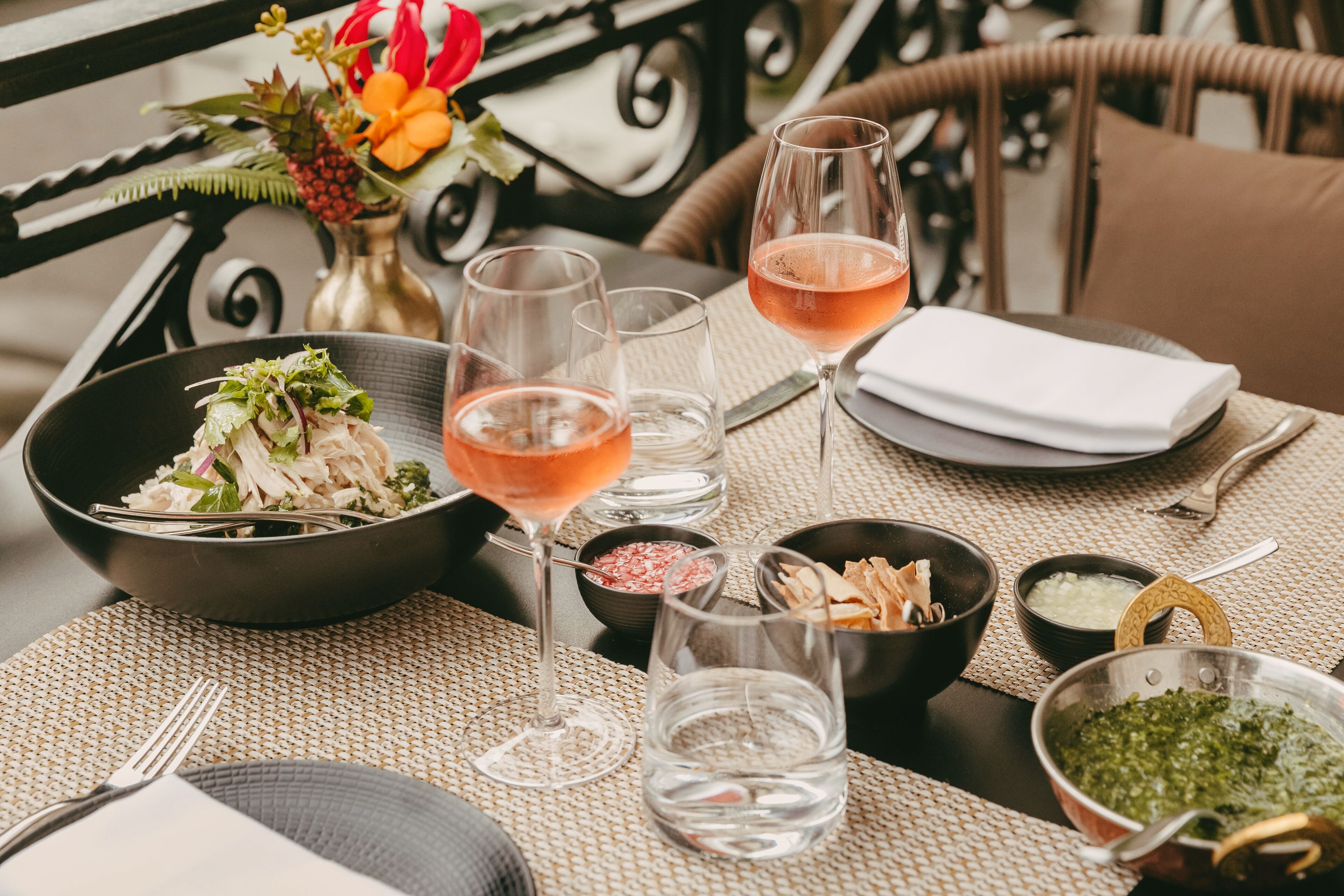 lunch and dinner served, international cuisine