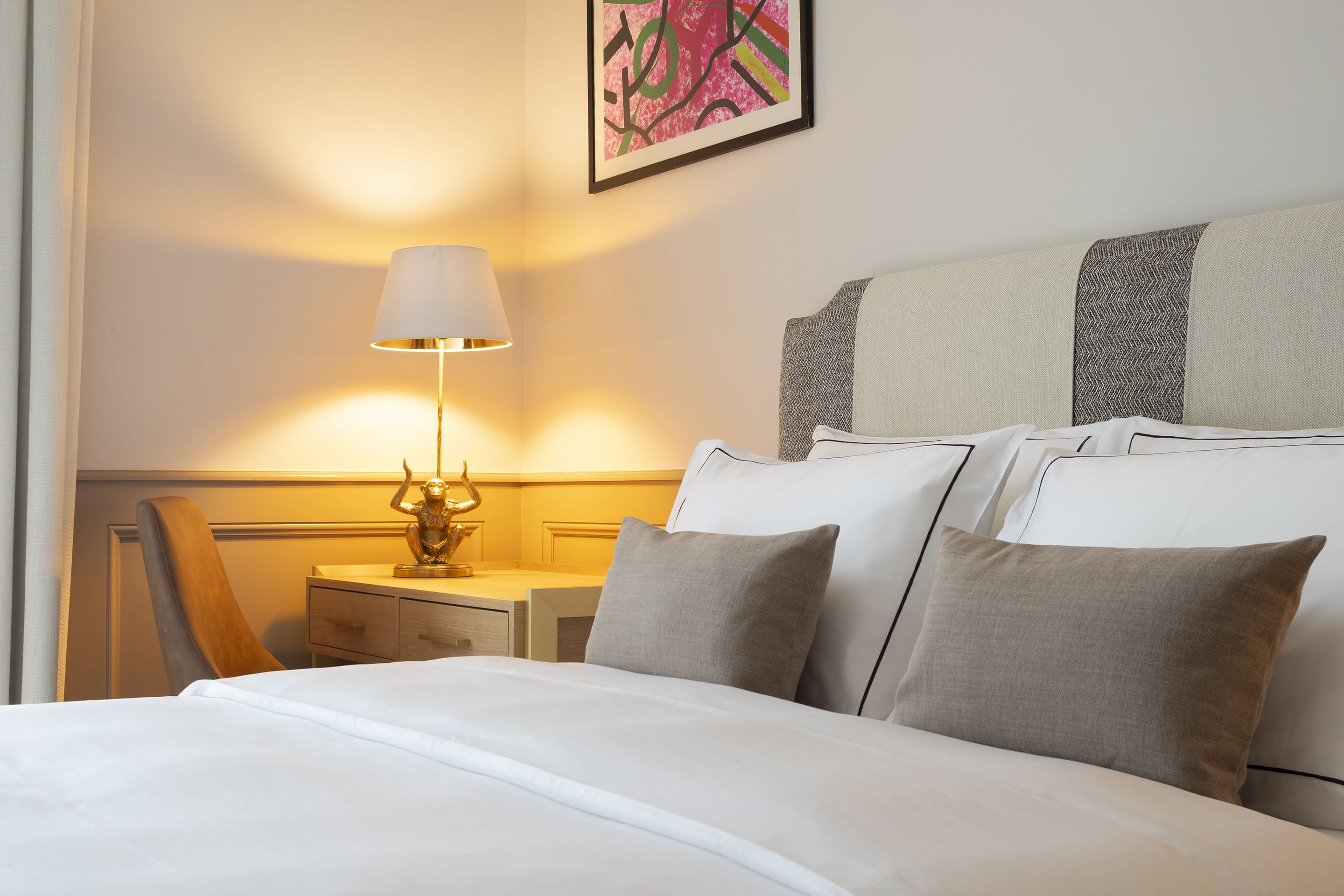 Ropa de cama de alta calidad y minibar 