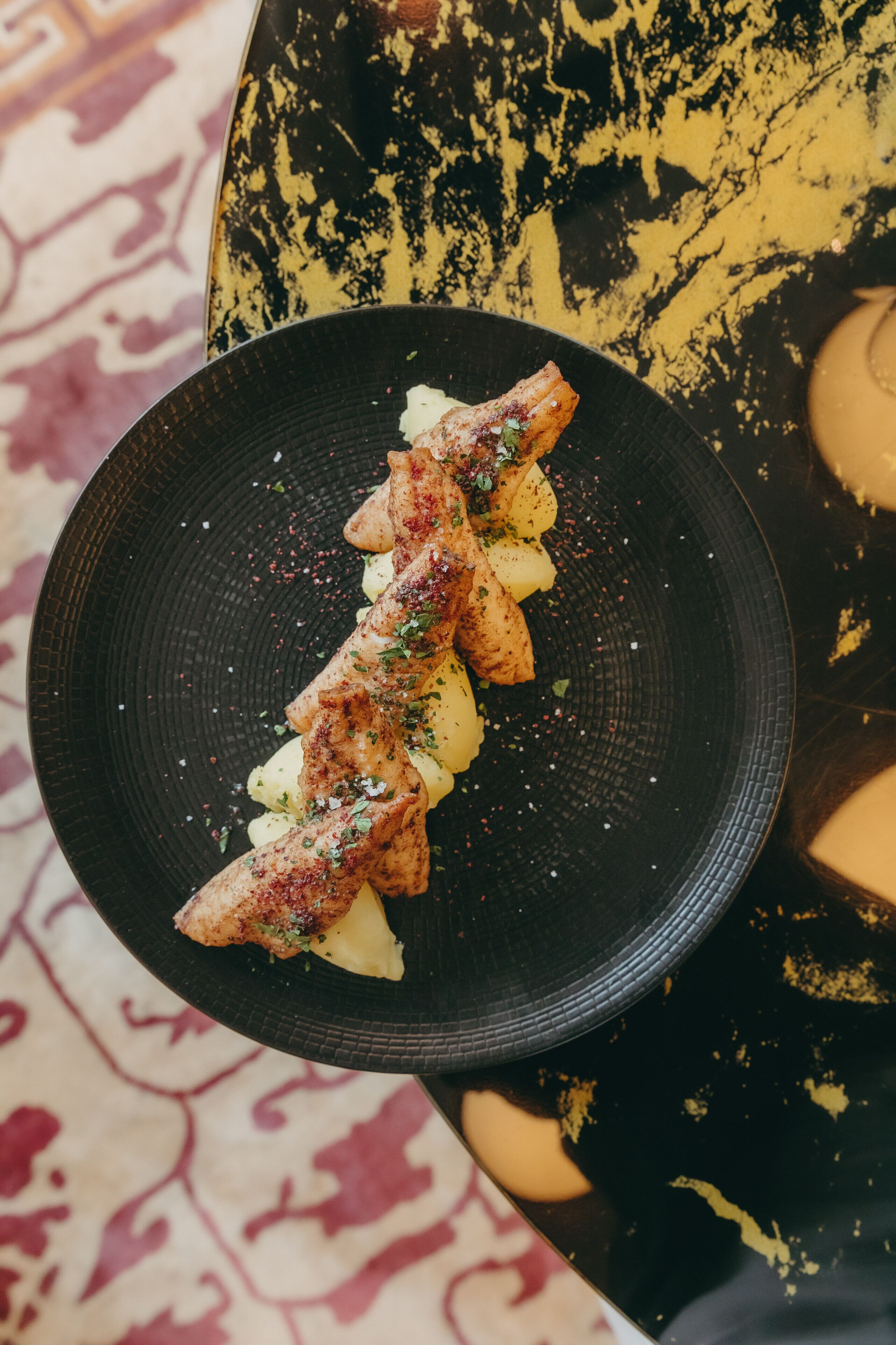 lunch and dinner served, international cuisine