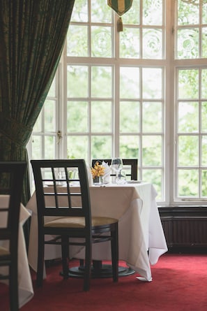 Breakfast, lunch and dinner served - Mere Court Hotel (Knutsford)