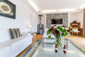 Presidential Suite | Living area | TV, toys - Turmhotel Victoria (Davos)