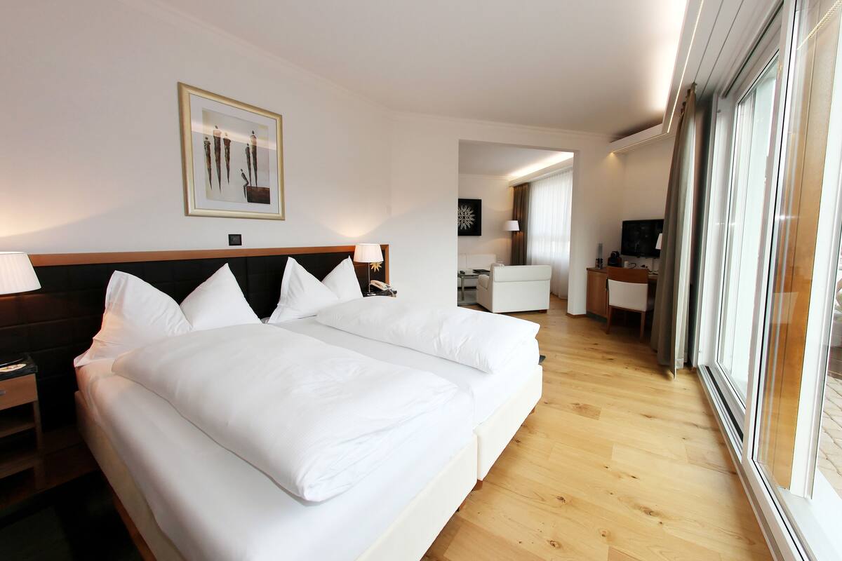 suite | 1 bedroom, hypo-allergenic bedding, minibar, in-room safe