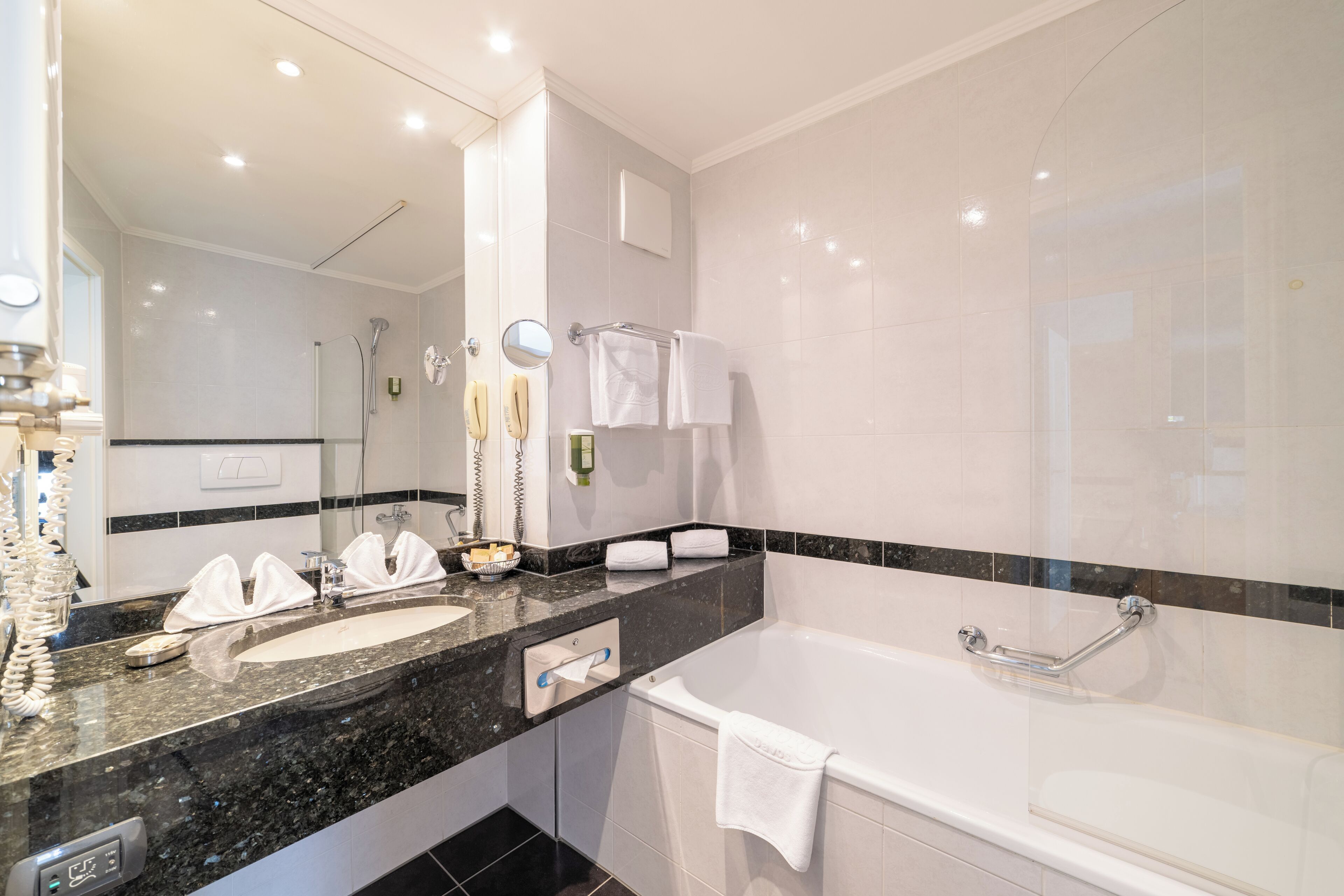 superior double room | bathroom | free toiletries, hair dryer, bathrobes, towels